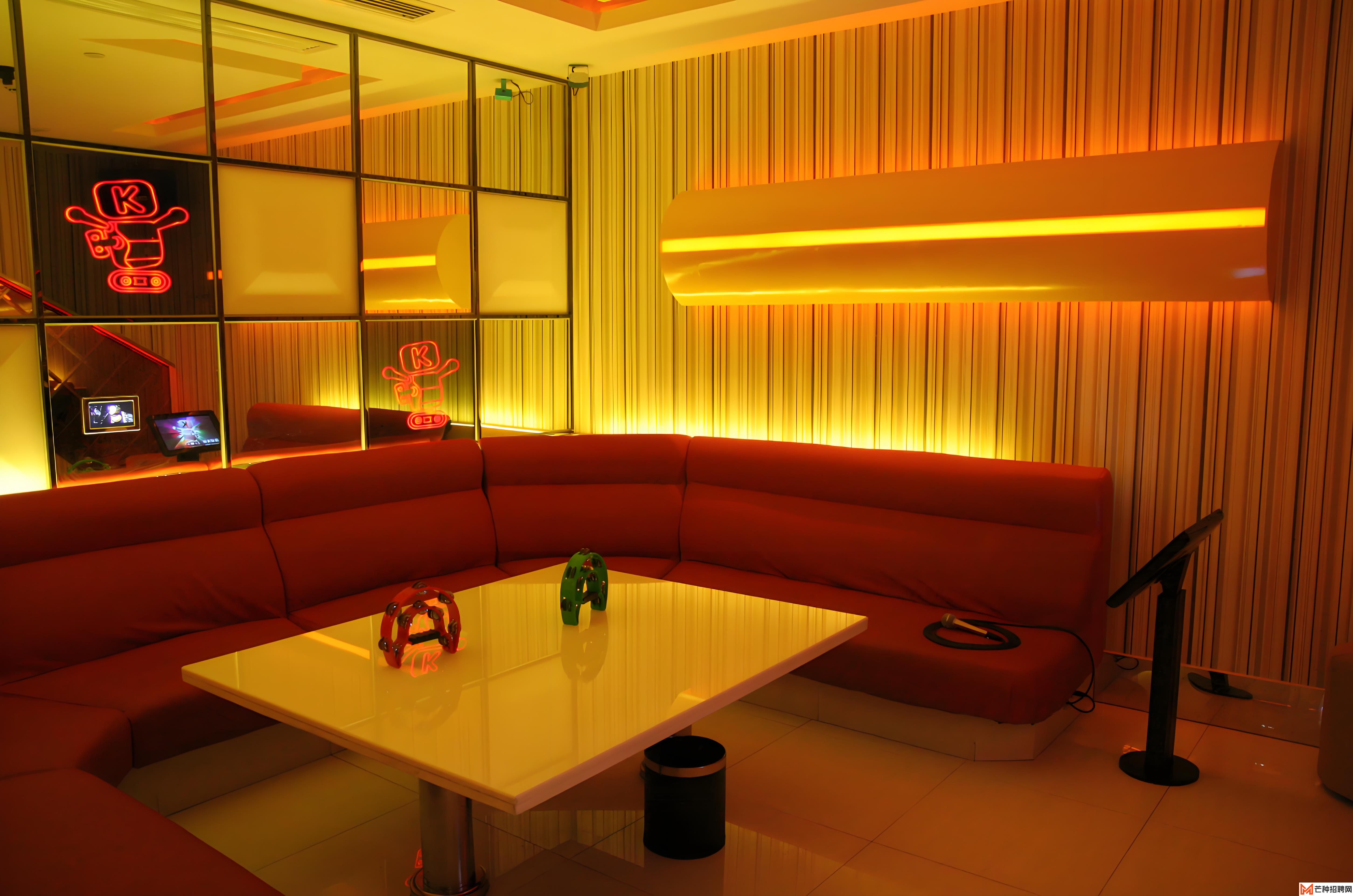 金融核心区高端商务KTV诚聘长期女公关-气质佳沟通强者优先